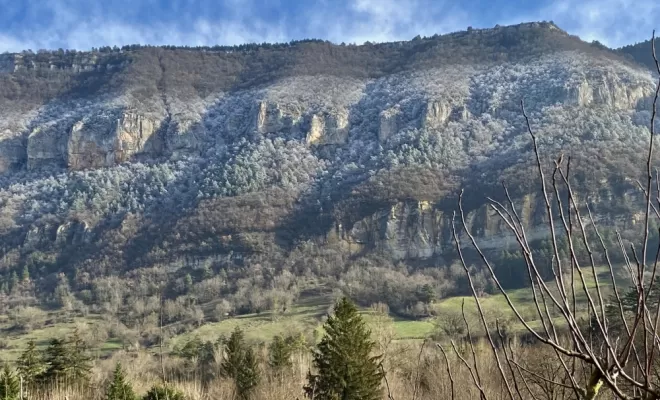 Les falaises vues des chambres d'hôtes les Frejals